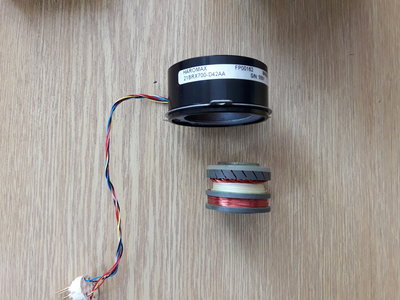 20190407_113210.jpg (375.05 KiB) Zobrazeno 6045 x Jak vzájemně napolohovat rotor, a tyhle 2 cívky? Respektive tuhle sestavu vůči rotoru?