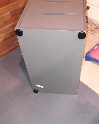 Nozky 01.jpg (15.89 KiB) Zobrazeno 5642 x Osazené tři nožky - ve čtvrté díře zbytek ulomené původní nožky