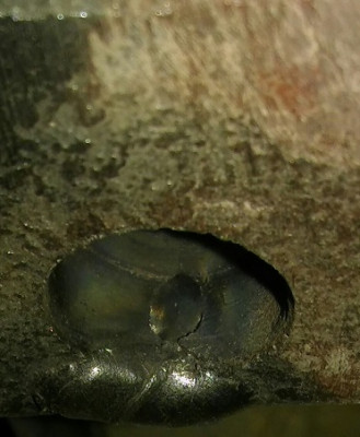 svarovani litiny S28 mikrometricky doraz (prasklina NOK).jpg (61.67 KiB) Zobrazeno 6309 x Hluboka trhlina, nutno odbrousit a prevarit.