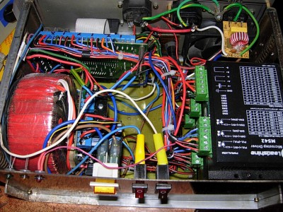 vnútro CNC 2.JPG
