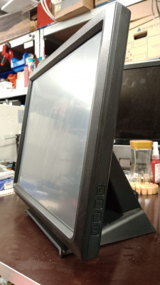 Iiyama_T1731SR_4.jpg