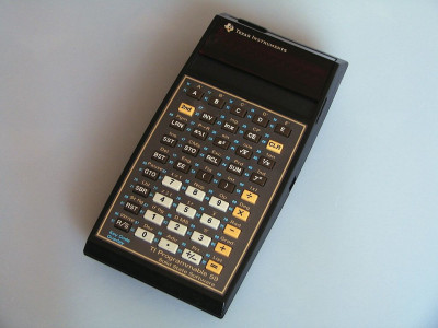 1024px-TI-59_Half-side_view.jpg