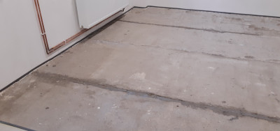 ScreenHunter_05 Oct. 20 22.48.jpg (204.18 KiB) Zobrazeno 3838 x Výsledek stavební firmy. Díry, nerovnosti, drobivý a prášivý povrch. Tragédie...