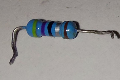 Zahořelý odpor.jpg (48.93 KiB) Zobrazeno 3229 x Zachovalá strana vyhořelého odporu - NAMEŘENO 2k!