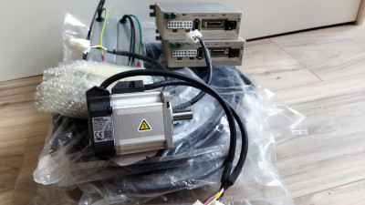 Dva 200w servosety Omron/ motor R88M-G20030H-S2/driver R7D-BP02HH/ filtr Schaffner R7A-FIB104-SE/power kabel/signál kabel/ Smart step2 připojovací kabel. Vše nové pouze jeden driver zánovní... Cena za oba 8750.-