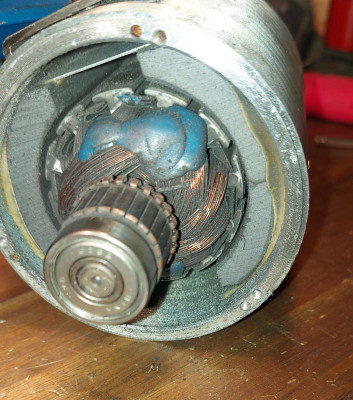 Motor 03.jpg (317.54 KiB) Zobrazeno 3685 x Zaprášený rotor