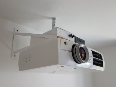 20220702_163801.jpg (138.21 KiB) Zobrazeno 3304 x Nasprayovat husí krk asi nebyl dobrý nápad. Deska ještě přijde ohranit. Původně to byl jen prototyp, ale asi tam zůstane.