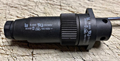 konektor.jpg (50.54 KiB) Zobrazeno 613 x tatík kabel, mamina panelová