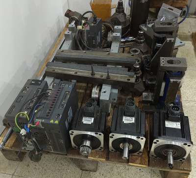 Motory připravené (2kw + 2kw + 1,5kw bazoš, tak snad budou fungovat)