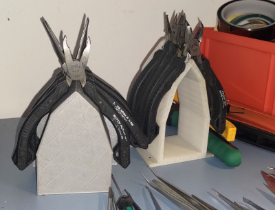 3D tisk stojak na kleste PLA.jpg