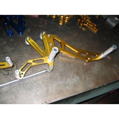 ducati-monster-600-620-695-900-adjustable-rear-sets-.jpg