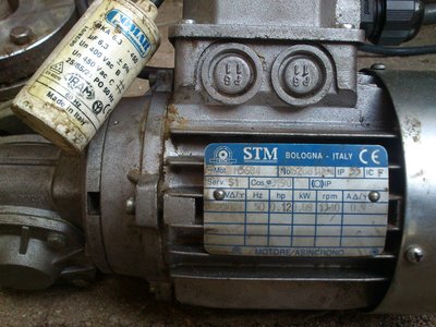 DSC_0961.jpg (1.41 MiB) Zobrazeno 3704 x štítek motoru