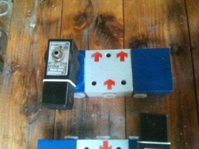 elektromagneticky ventil, techto mam 5<br />cena 600,-
