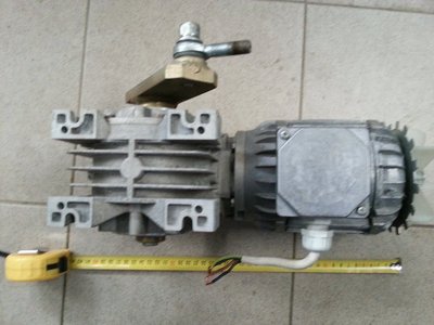 Motor zvrchu