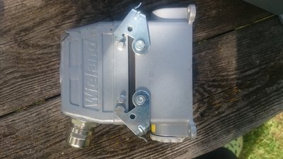 16 pinů 400V/16A