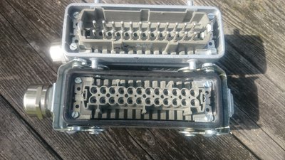 24 pinů 400V/16A