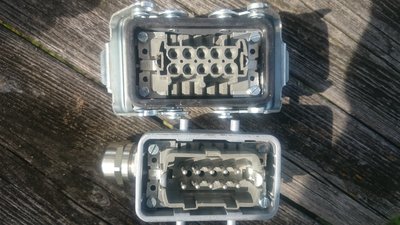 10 pinů 400V/16A