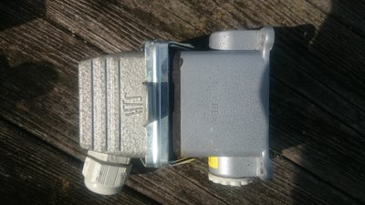 6 pinů 400V/16A