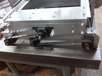 řemen Y.jpg (1.04 MiB) Zobrazeno 5321 x Pohon řemenem