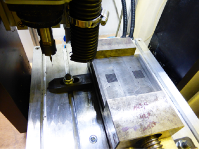 P1020137.png (284.31 KiB) Zobrazeno 6456 x Oba flow fieldy, obráběné 0,8 mm frézou do hloubky 1 mm