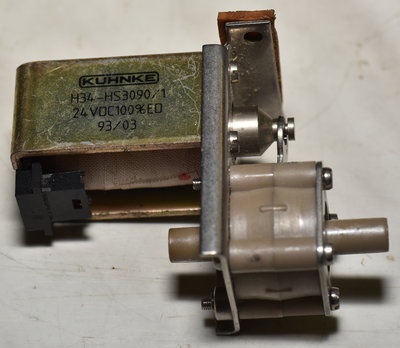 elektromagnetický ventil 24V 100% zátěž<br />cena 100kč/kus (větší množství)