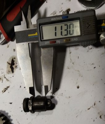 Měření stoupání - 9 závitů tj cca 1,25 mm na otočku