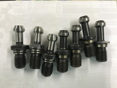 upínací šroub vrtaný M16 pro sk40  500Kč za vše